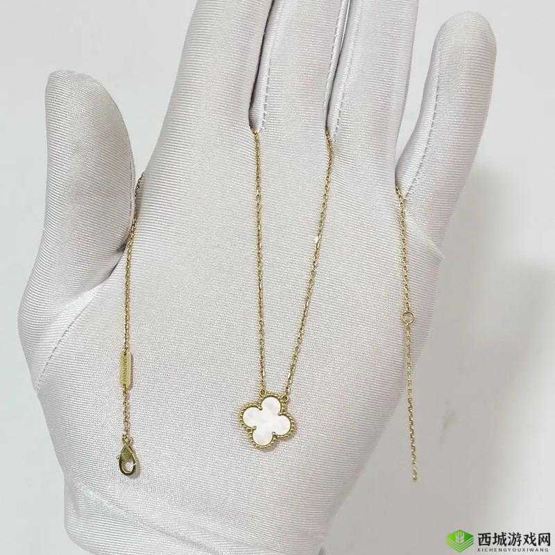 VCA AU750 四叶草项链经典之选